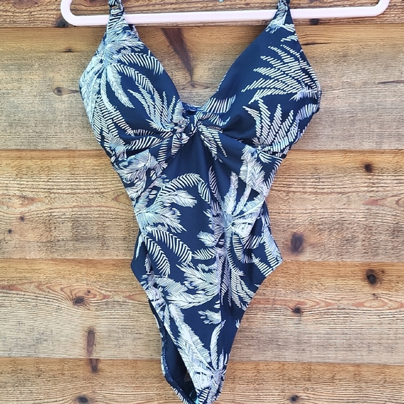 Robin Piccone Blue and White One Piece Swimsuit with Tropical Print 8 nwot - Picture 1 of 3